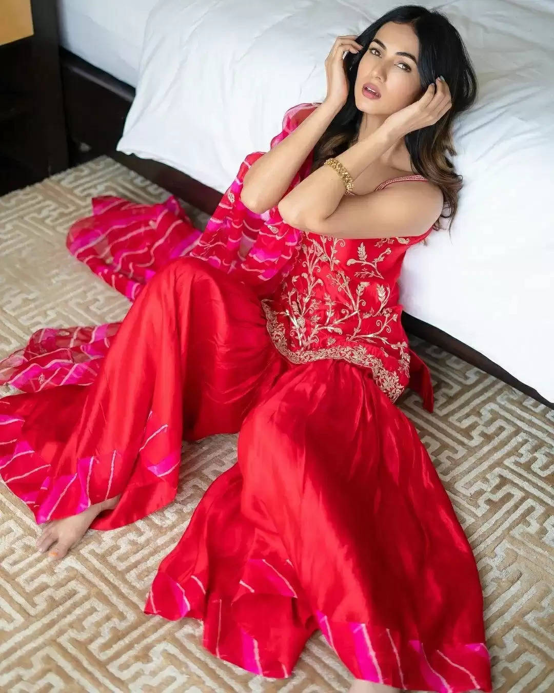 In Pics Sonal Chauhan Showed Her Sizzling Avatar In The Latest Pics See Her Hot Pics Here 