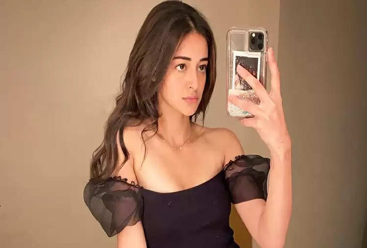 ananya-panday-showed-her-hot-looks-in-a-black-dress-seeing-bold