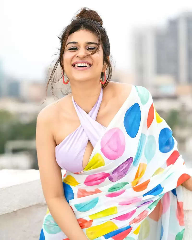 Photo Gallery Shraddha Das Flaunts Her Figure In Sari See Her Hot Pictures Here 