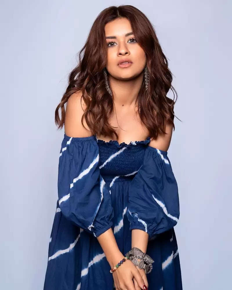 Photo Gallery Actress Avneet Kaur Wreaked Havoc In An Off Shoulder Blue Dress See Her Sizzling 5596