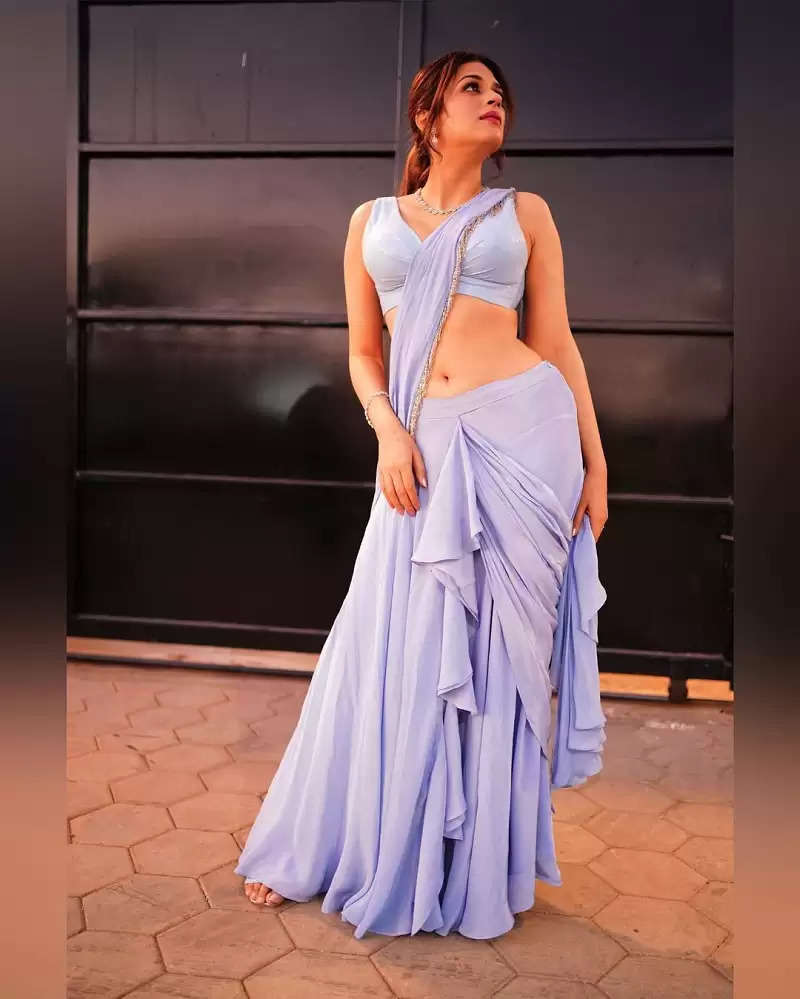 Photo Gallery Shraddha Das Flaunts Her Beauty In A Saree See Her Gorgeous Pics 