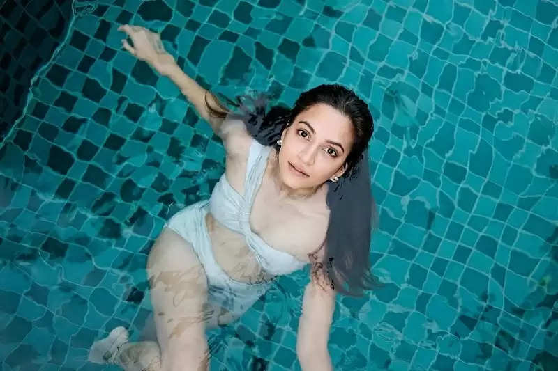 Photo Gallery Kriti Kharbanda Gave Hot Poses In The Swimming Pool See Her Sizzling Pictures