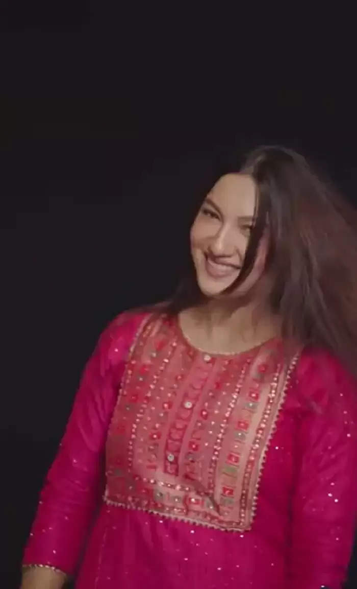 Photo Gallery Gauhar Khan Showed Her Desi Avatar In Traditional Wear