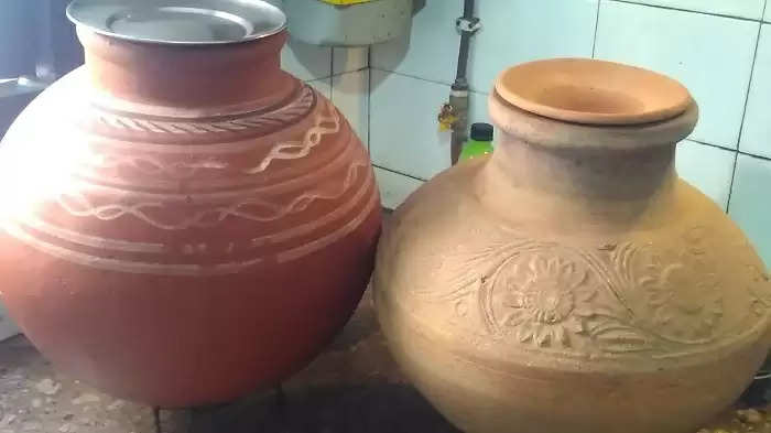 Vastu Tips: Keeping earthen pot filled with water in the north direction  brings positivity and good health – India TV