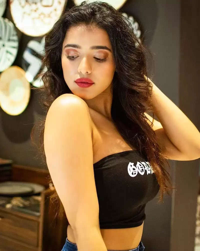 Photo Gallery Ketika Sharma Looked Glamorous In Her Latest Pics See Her Stunning Looks