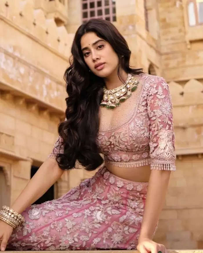 Photo Gallery Jhanvi Kapoor Got A Stunning Photoshoot Done In A Bridal Lehenga Looked Very 9020