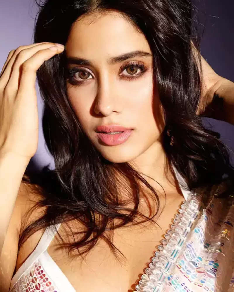 Photo Gallery Jhanvi Kapoor Showed Her Bold Avatar In The Latest Photos See Her Hot Look Here 