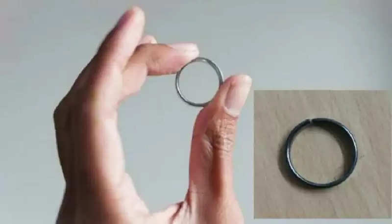 Horseshoe Ring Benefits: इस उंगली में पहनें घोड़े की नाल से बनी अंगूठी - If  you want to become rich then wear a horseshoe ring in this finger