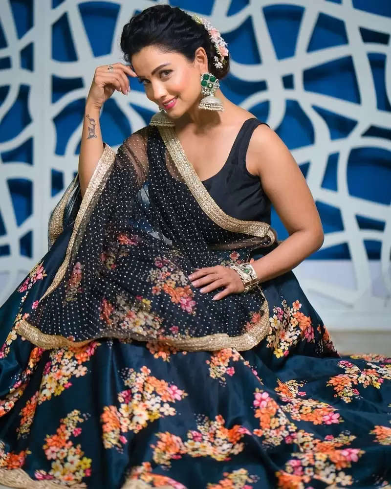 Photo Gallery: Adah Khan looked stunning by wearing a beautiful lehenga ...