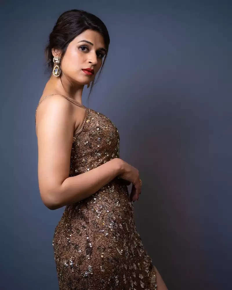 Photo Gallery Shraddha Das Flaunts Her Curvy Figure In A Stylish Dress See Her Glamorous Look 