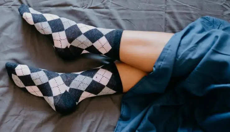 Health Tips: Side effects of wearing socks during sleep in winter