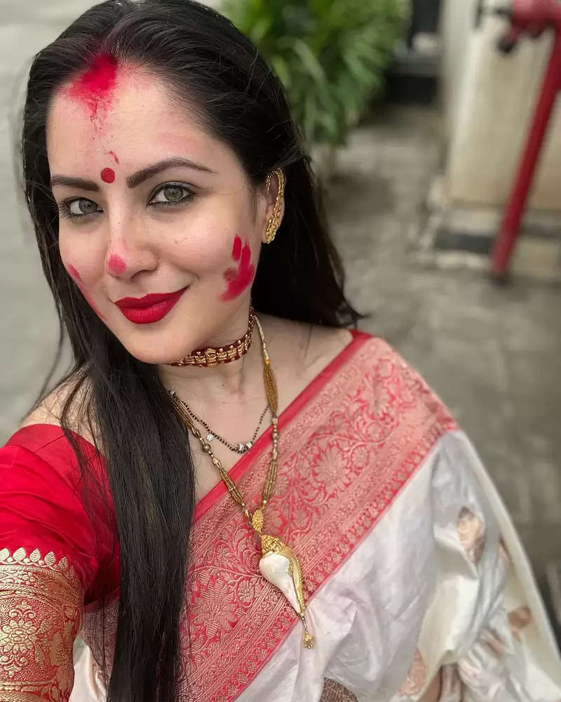 Puja Banerjee's ravishing Navratri saree looks | Times of India