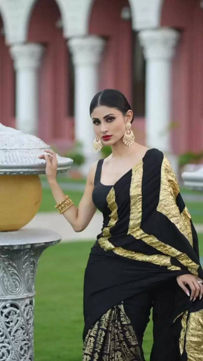 Mouni Roy Wears A Crimson 'Banarasi' Saree With Her Temple Choker Necklace,  Gives 'Desi Bahu' Vibes