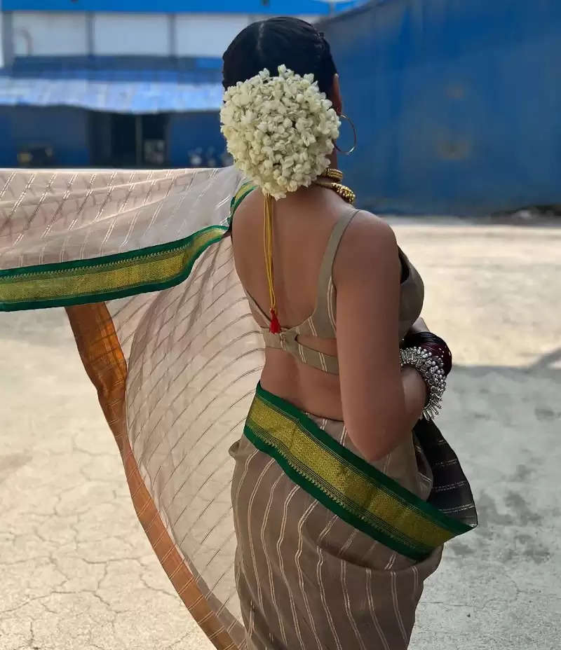 Surbhi Chandna wore a very deep neck blouse with saree, got bo*ld  photoshoot, shared photos - informalnewz