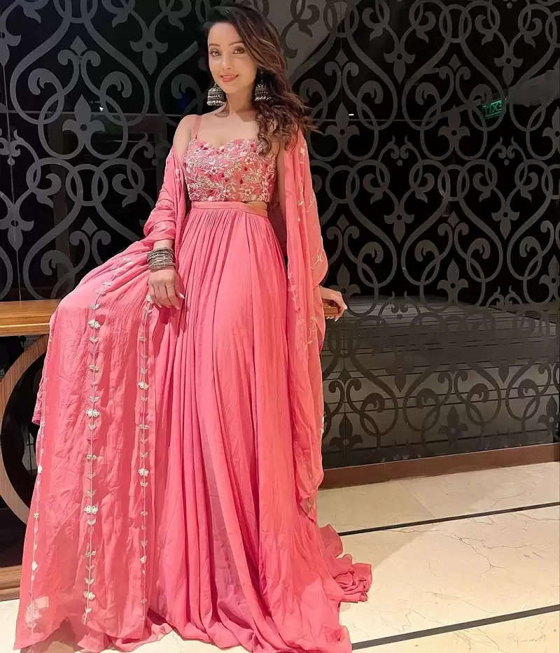 Photo Gallery: Adah Khan looked stunning by wearing a beautiful lehenga ...