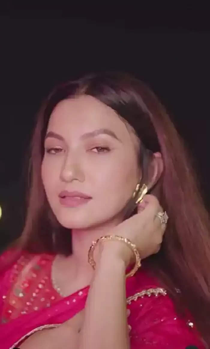 Photo Gallery Gauhar Khan Showed Her Desi Avatar In Traditional Wear See Her Beautiful 