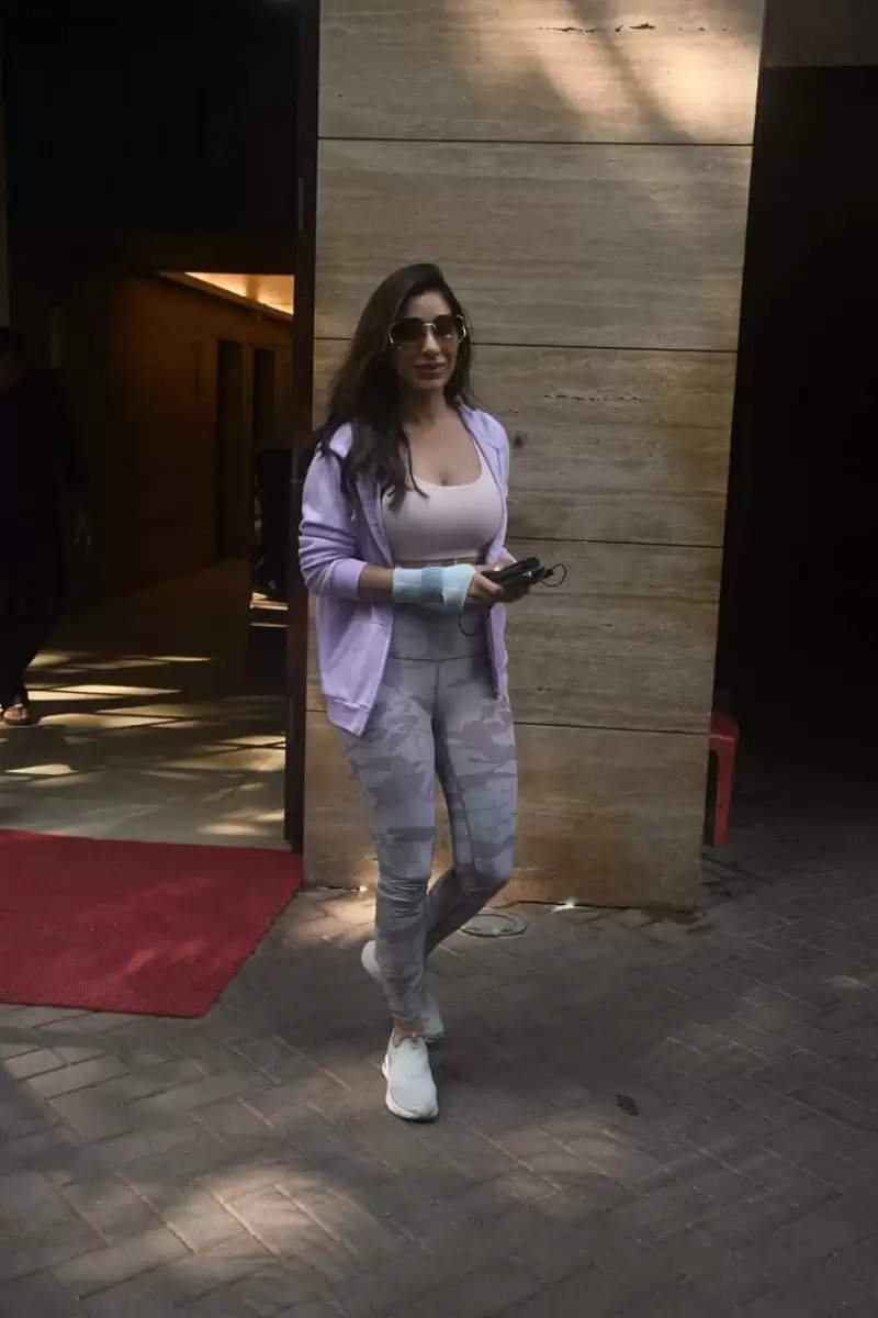 Janhvi Kapoor Aces The Athleisure Trend, See The Young Actress Stun In  These Stylish Pictures - News18