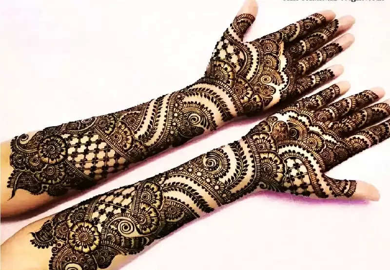 Simple and Chand Elegant Mehndi Designs For Eid 2024