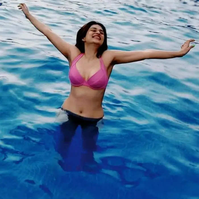 Shraddha Das Flaunts Her Bold Bikini In A Scorching Cold Having Fun In The Pool With Friends 