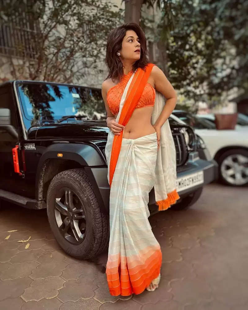 Photo Gallery Shraddha Das Flaunts Her Beauty In A Saree See Her Gorgeous Pics 