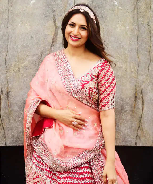 Yeh Hai Mohabbatein Fame Actress Divyanka Tripathi Looks Stunning In