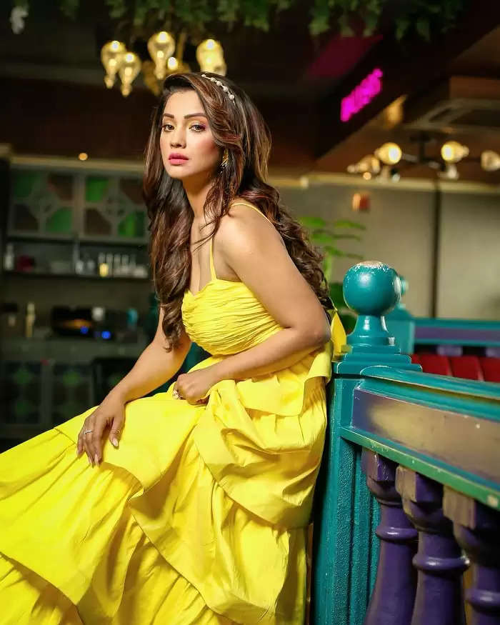 Photo Gallery Naagin Fame Adaa Khan Shared Her Beautiful Pictures In Yellow Dress See Her 