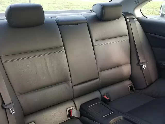 Rear seat belts