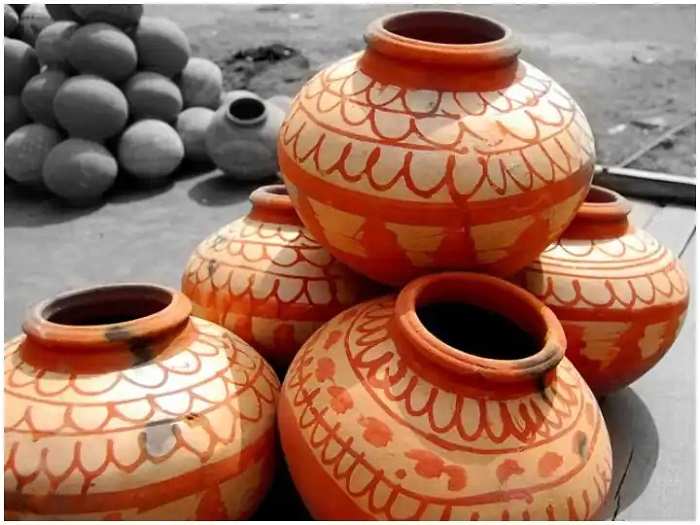 Vastu Tips: Keeping earthen pot filled with water in the north direction  brings positivity and good health – India TV